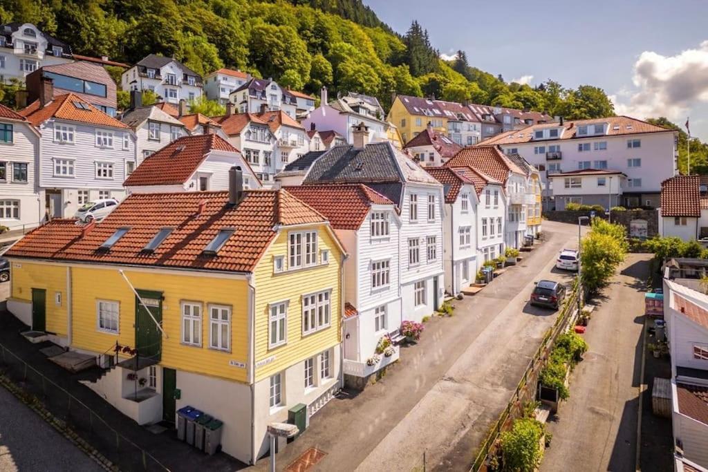 Leilighet I Bergens Vakreste Gate - Nydelig Utsikt Over Innseilingen Til Bergen! ภายนอก รูปภาพ