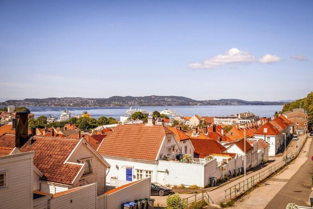Leilighet I Bergens Vakreste Gate - Nydelig Utsikt Over Innseilingen Til Bergen! ภายนอก รูปภาพ