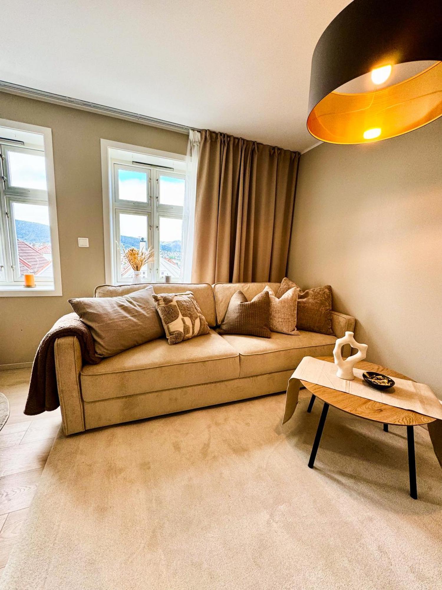 Leilighet I Bergens Vakreste Gate - Nydelig Utsikt Over Innseilingen Til Bergen! ภายนอก รูปภาพ